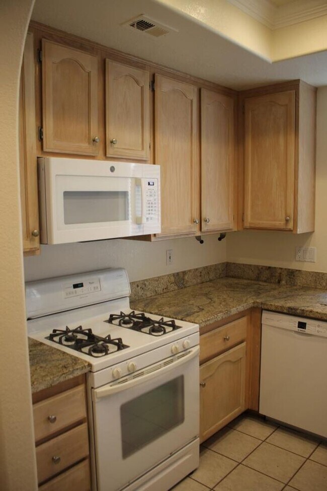 Building Photo - 2Bed/2Bath Condo in Gated Palmilla Del Oro...