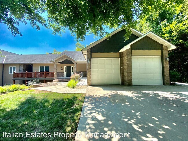 Foto del edificio - 5 br, 3 bath House - 2919 Marlatt Ave.