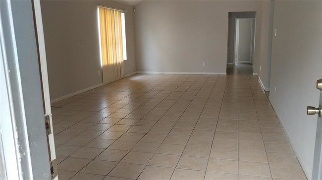 Building Photo - 1218 Spring Apple Ct