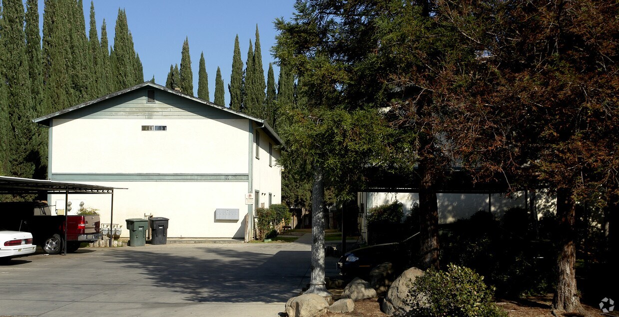 Foto del edificio - 1329-1359 Drakeley Ave