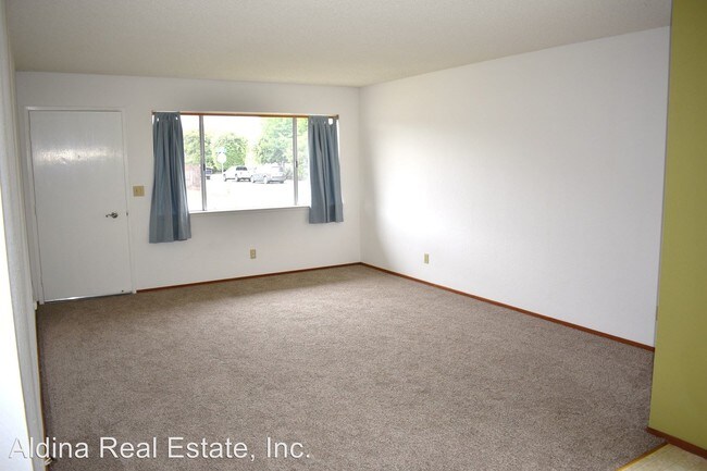 Building Photo - 573 Cedar Dr