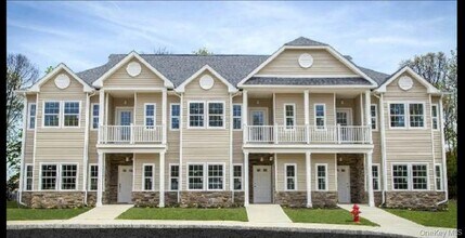 Building Photo - 3025 Sunrise Hwy