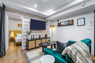 Building Photo - 168 McCaul St