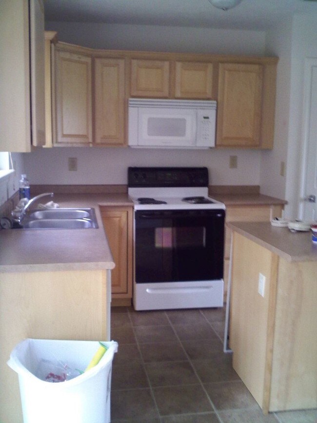 Building Photo - 3 br, 2 bath House - 294 Delaware