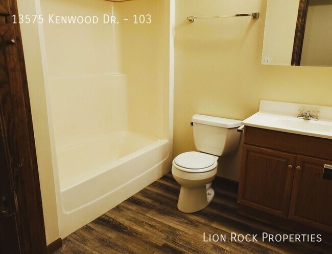 Foto del edificio - 13575 Kenwood Dr N