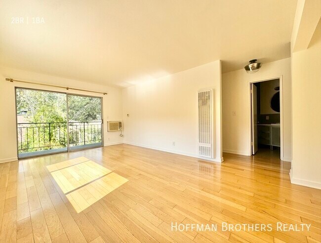 Foto del edificio - 3625 Regal Pl