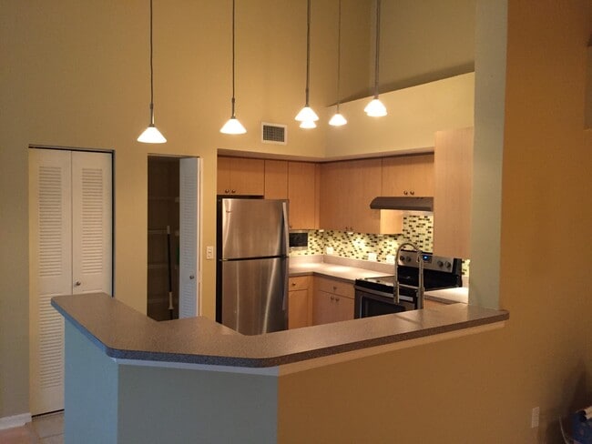 Building Photo - 917 Villa Cir
