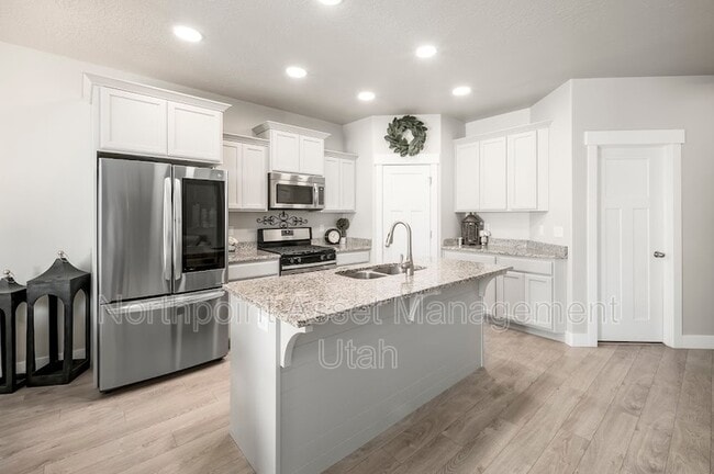 Building Photo - 14443 S Quiet Shade Dr