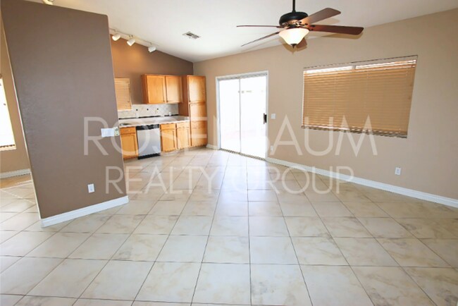 Foto del edificio - Charming 4-beds, 2-baths home in Wildflowe...