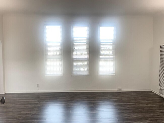 Building Photo - 311 S Crescent Heights Blvd