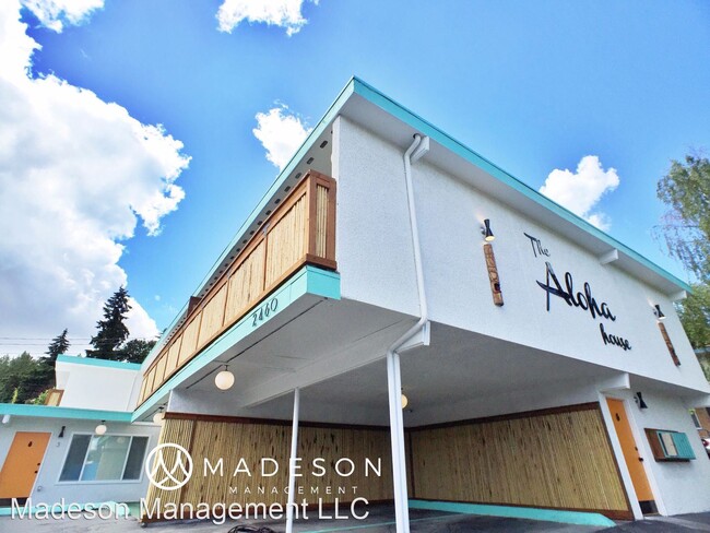Building Photo - 2460 NE Northgate Way