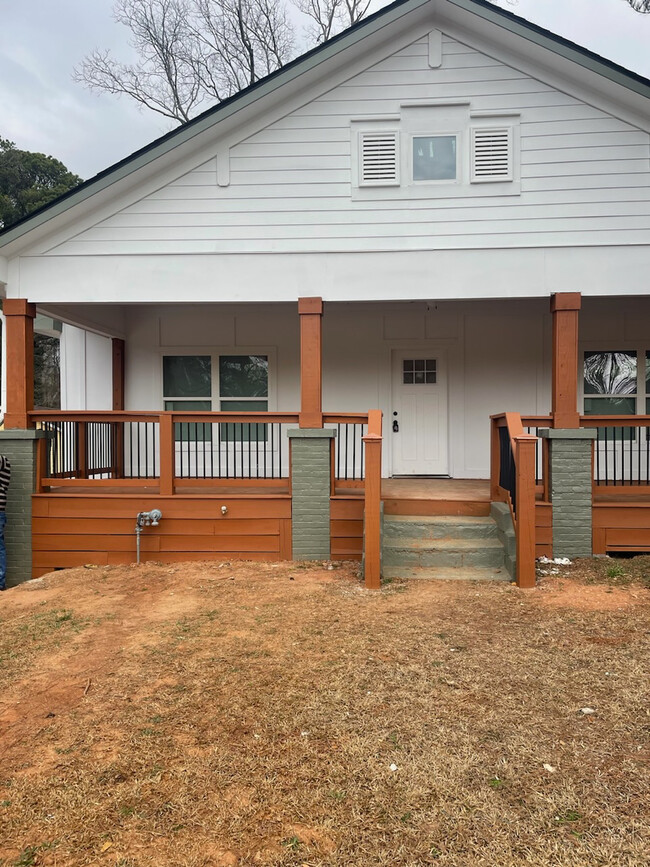 Foto del edificio - Room in House on Campbellton Rd SW