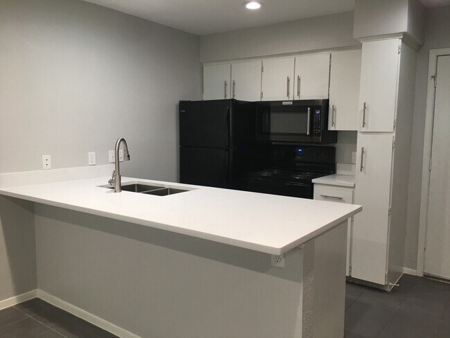 Foto del edificio - 910 Duncan Ln