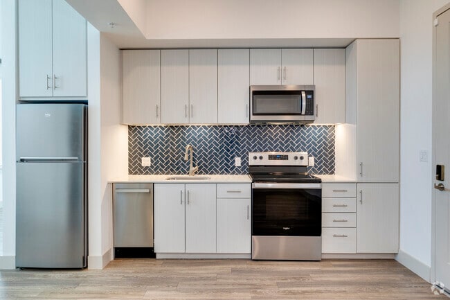 2BR, 1BA - 652SF - B4 - Kitchen - Derby