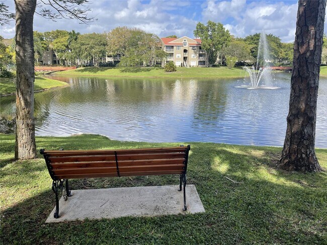 Foto del edificio - 1865 Palm Cove Blvd