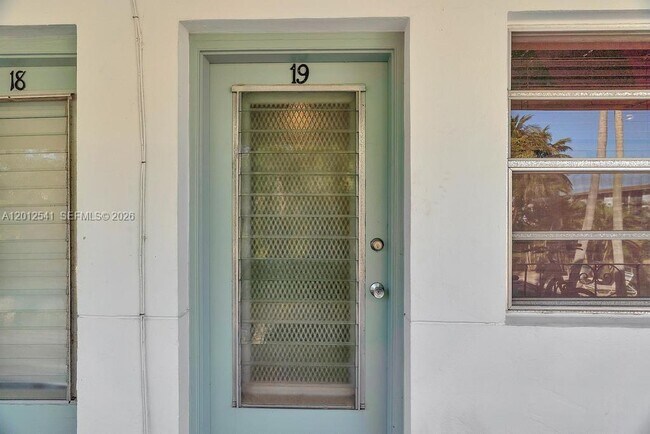Foto del edificio - 645 NE 77th St