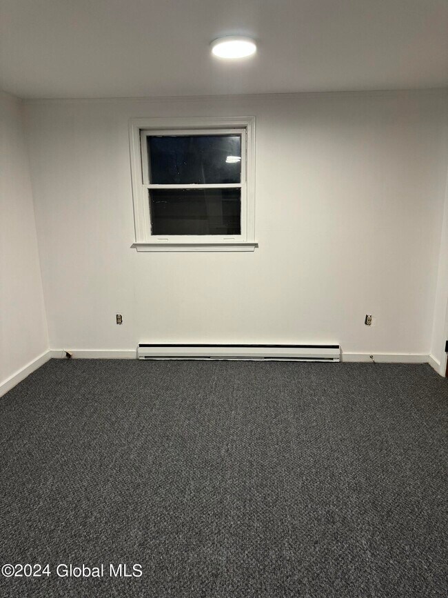 Building Photo - 52 Laing St