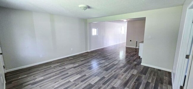 Building Photo - 970 Bruckner Rd