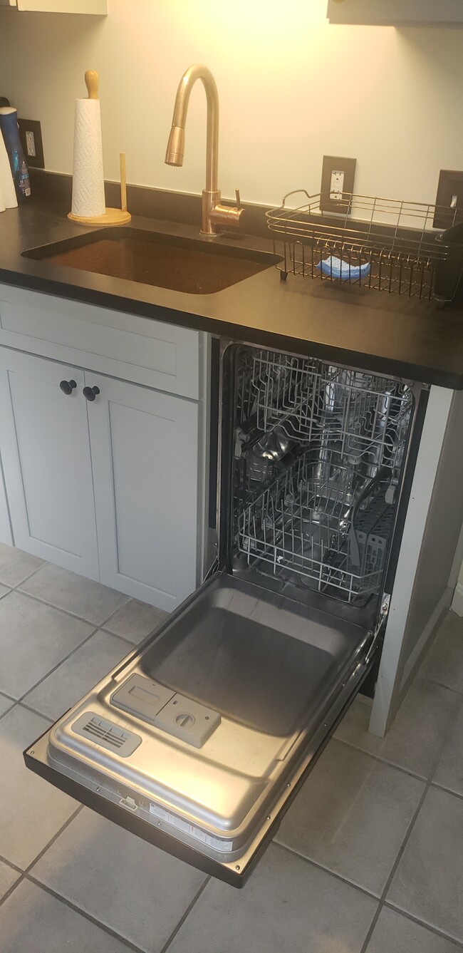 Dishwasher - 14 Union St