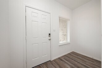 Building Photo - 5619 Vintage Oakmont Dr