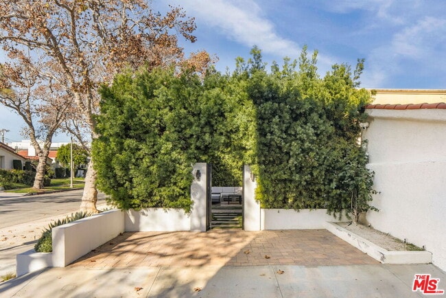 Foto del edificio - 360 Canon Dr