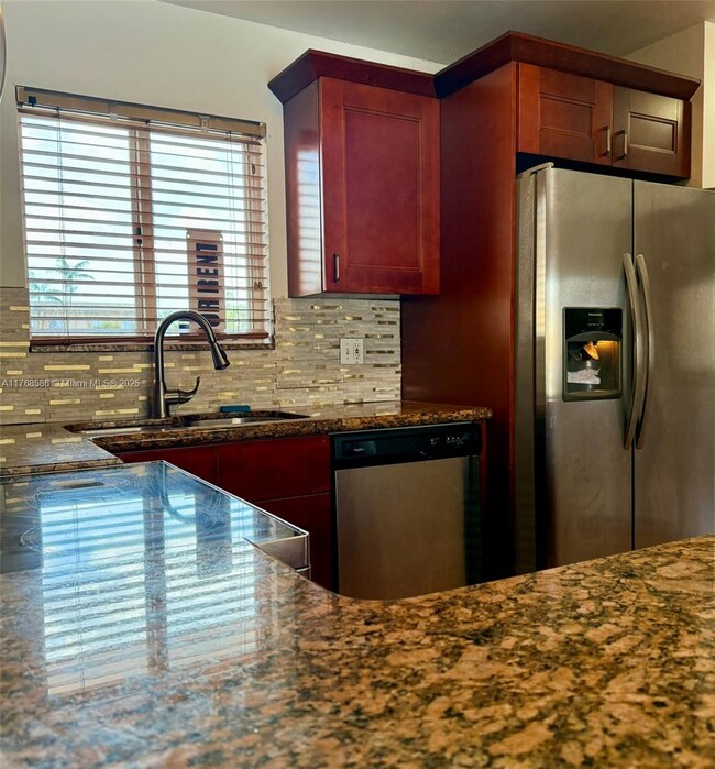 Building Photo - 6235 SW Kendale Lakes Cir