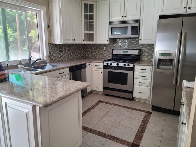 Kitchen with full appliances - 11300 Amigo Ave