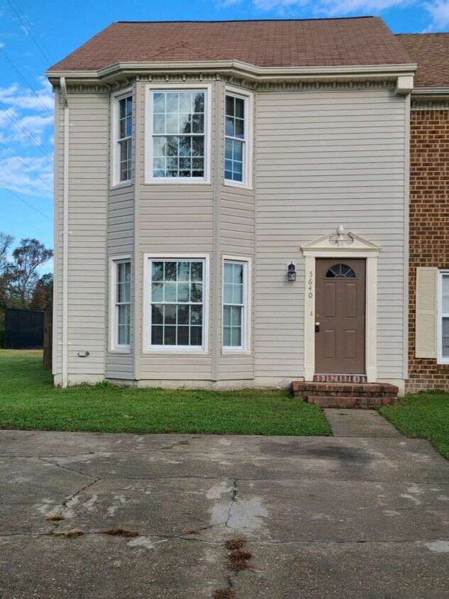 Primary Photo - VB townhouse