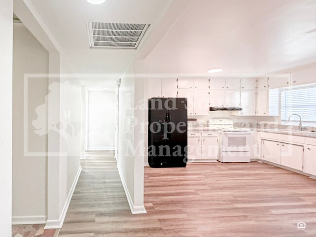 Foto del edificio - 520 McKay Ct