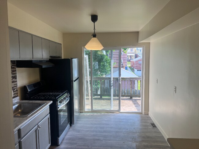 Building Photo - 313 Onyx Ave