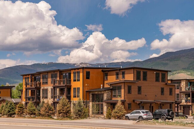 Foto del edificio - 1060 Blue River Pkwy
