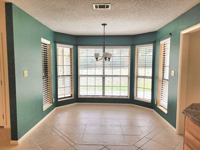 Foto del edificio - Step into luxury living with this stunning residence!