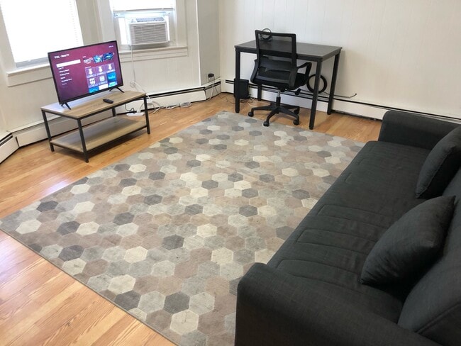 Building Photo - 738 Edgar Rd