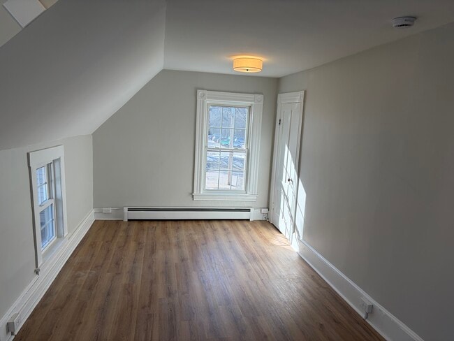 Building Photo - 319 Jewett St