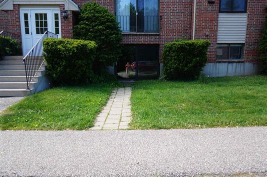 Your own entrance - 4 Brookside Dr