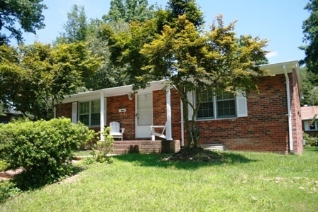 Primary Photo - Cute 2 bedroom Ranch in home in Hendersonv...