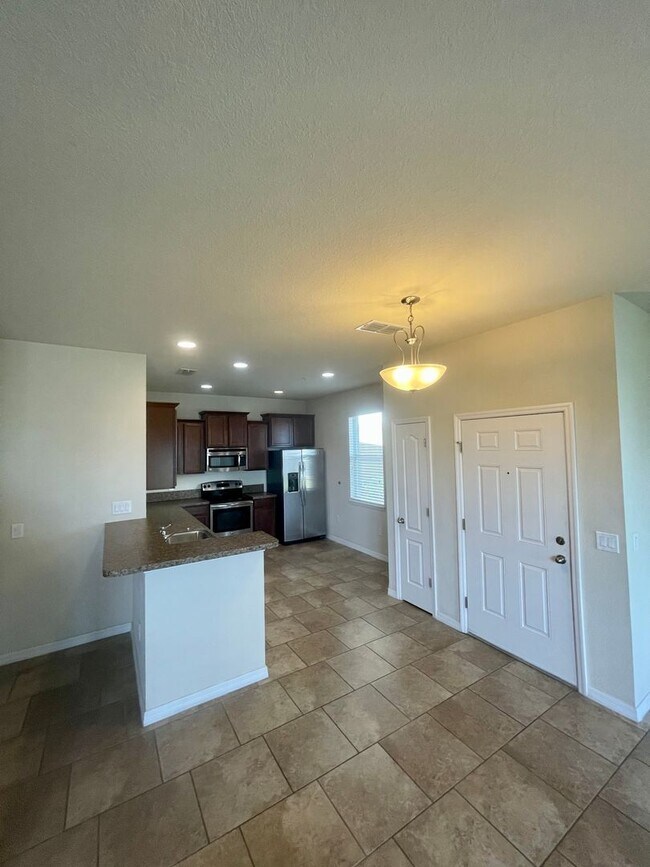 Foto del edificio - 3 Bedroom / 2.5 Bath / 2 Car Garage Townho...