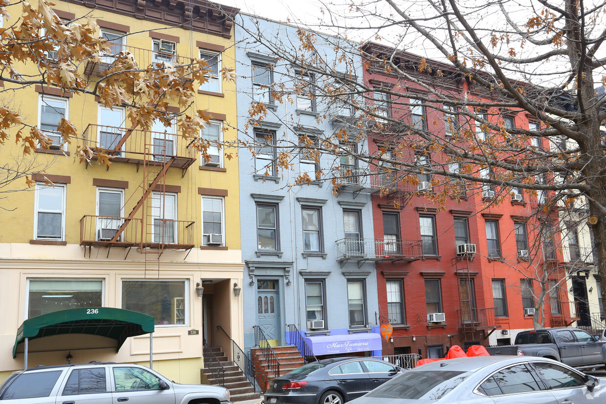Foto principal - 234 E 75th St