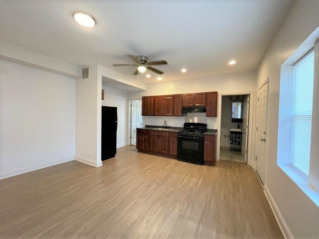 Building Photo - 8246 S Racine Ave