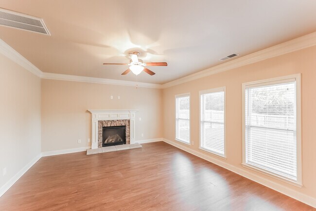 Foto del edificio - Adorable 4 Bedroom, 2.5 Bathroom in Huntsv...