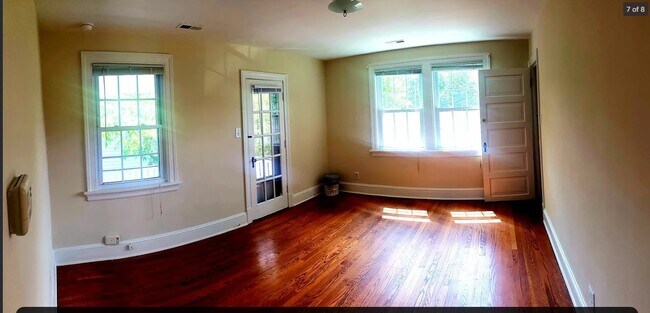 Foto del edificio - 4029 Clinton Ave