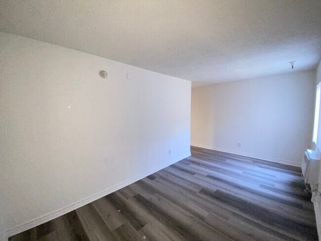 Foto del edificio - 943 Elden Ave