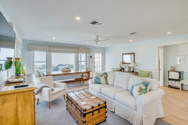 Building Photo - 1718 S Fletcher Ave