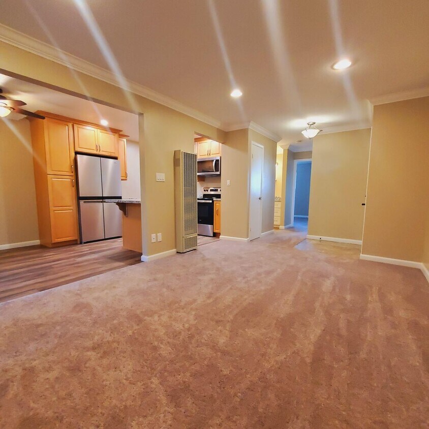 Primary Photo - Sparkling Upgrades & Convenient Pleasant H...