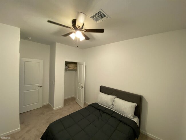 Building Photo - Room for Rent, 2 bath House - 4429 West Al...