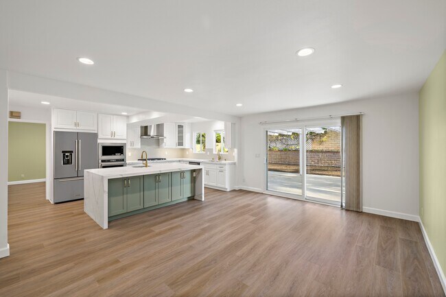 Building Photo - 20152 Redlands Dr