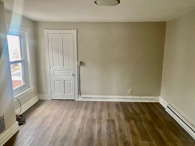 Foto del edificio - 2 Bedroom - 1 full bath 850 sq. ft.  Apart...