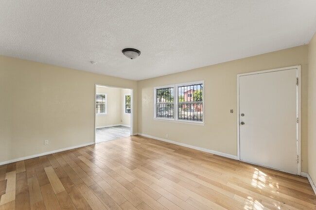 Building Photo - 2965 S Rimpau Blvd
