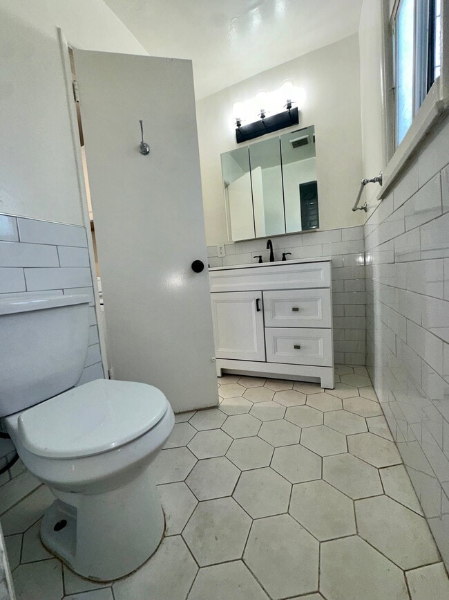 Foto del edificio - 2280 S Barrington Ave
