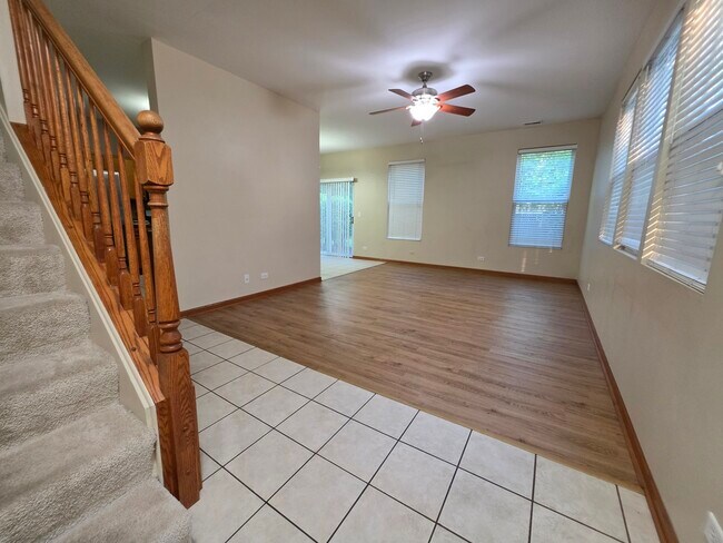 Building Photo - 3959 Blackstone Dr